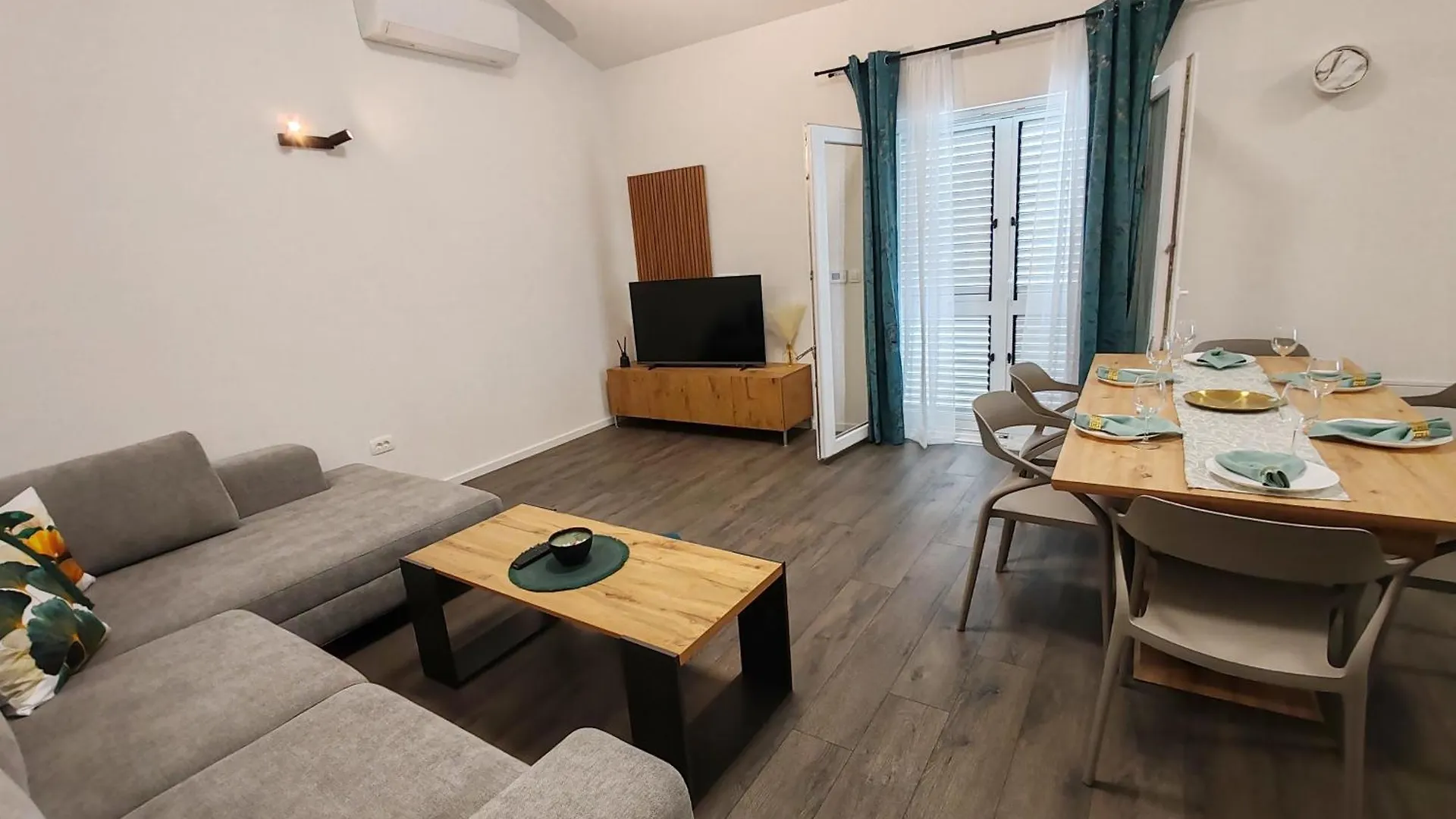 Sara Apartments Vrsi 0*,